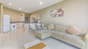 Appartement, 2 chambres, accessible aux personnes à mobilité réduite, fumeur | Salle de séjour