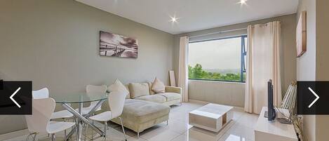 Apartment, 2 Bedrooms, Accessible, Smoking | Living room