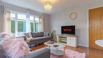 Apartment, 1 Bedroom | Living room