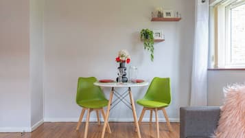 Apartment, 1 Bedroom | Dining room