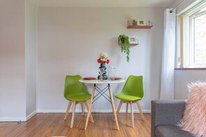 Apartemen, 1 kamar tidur | Ruang makan