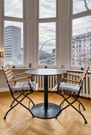 Dining - Family-Friendly 2BR Apartment, Bright Winter Garden, 70m to Metro, Sleeps 6 (Berlin)