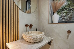 Eco-friendly toiletries, towels