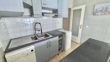 Réfrigérateur, micro-ondes, four, lave-vaisselle