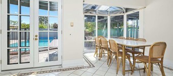 LM Manor - Pool, Sleeps 12