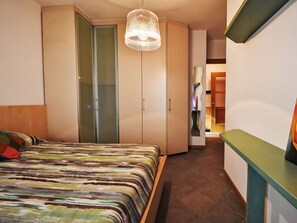 1 bedroom, travel crib, free WiFi