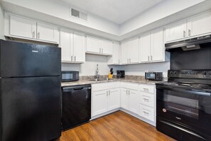 Fridge, microwave, oven, stovetop - Brentwood P4 I Cozy & Comfy I 2Bd 1.5 Bth (Nashville)