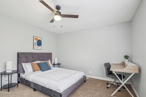 2 Schlafzimmer, Schreibtisch, Bügeleisen/Bügelbrett, kostenloses WLAN