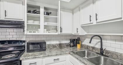Brentwood U11 I Cozy & Comfy I 2Bd I Free Parking