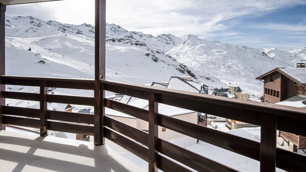 A snow-covered mountain landscape with a ski lift and a wooden building. - Cozy apartment at the slopes with balcony (Val Thorens)