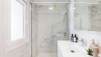 Apartment, 2 Schlafzimmer, Nichtraucher, Balkon | Badezimmer