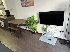 Apartment, 1 Bedroom | Dining - Elegant 1BR Gem Near NEC & Resorts World (Birmingham)
