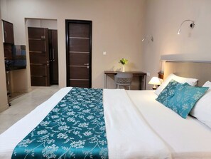 Premier Double or Twin Room, Balcony | Premium bedding, individually decorated, individually furnished, desk - 1047 Vamsor heights (Gurugram)