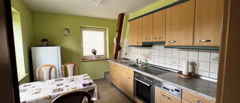 Réfrigérateur, four, plaque de cuisson, lave-vaisselle
