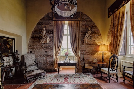 Double Room (Bishop Room) | Premium bedding, individually decorated, individually furnished