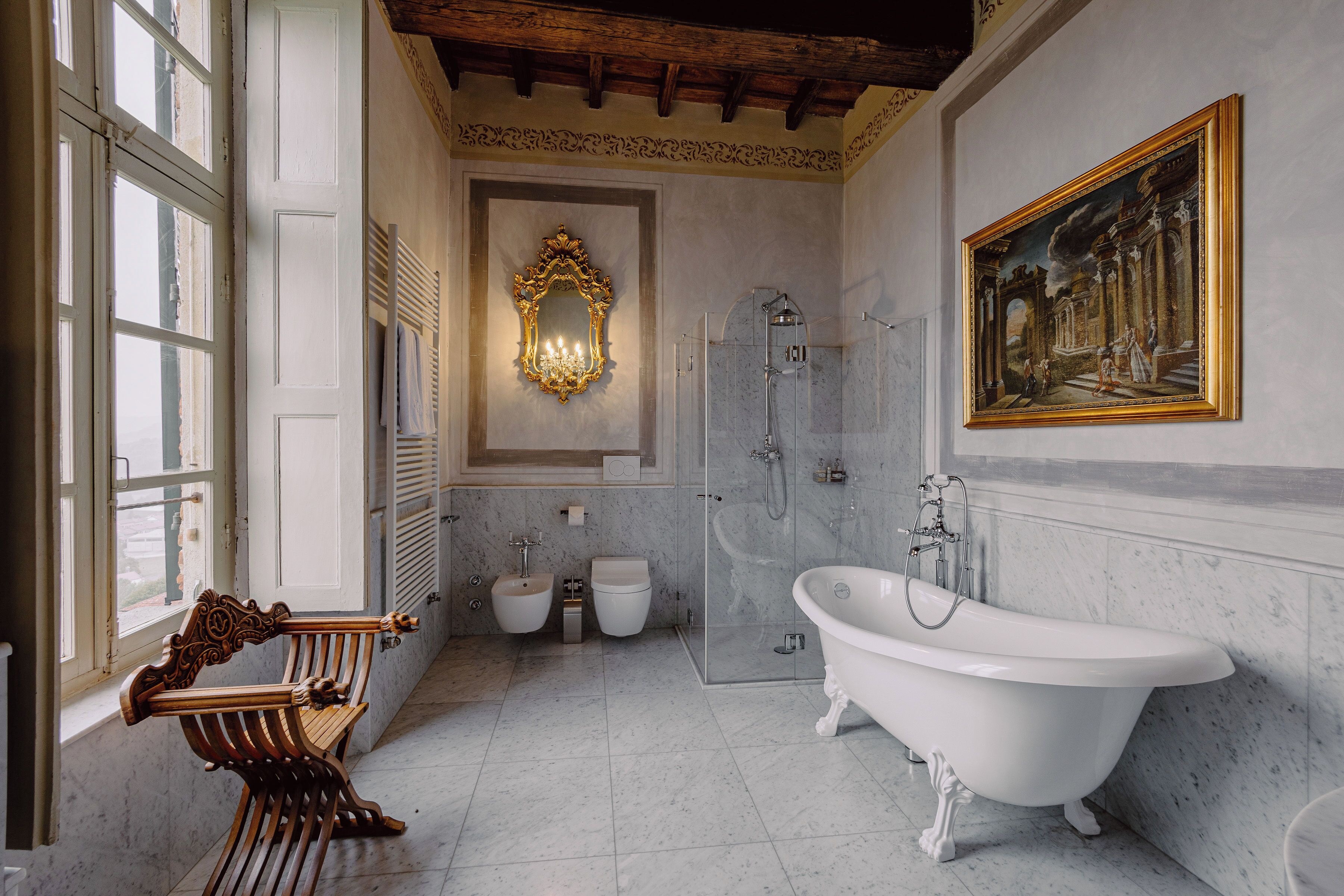 Estudio (Venetian Suite) | Baño | Bañera y ducha independientes, bañera profunda y secador de pelo