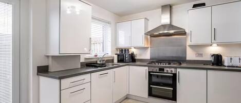 House, 3 Bedrooms, Smoking, Patio | Interior
