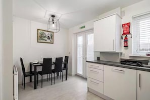 Talo, 3 makuuhuonetta, tupakointi sallittu, patio | Sisätilat