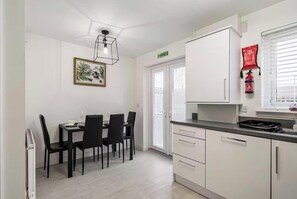 House, 3 Bedrooms, Smoking, Patio | Interior - Charming 3 Bed Home in Stepps, Glasgow - Garden & Patio (Glasgow)