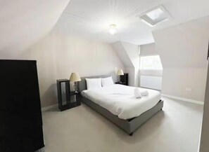 Casa, 3 quartos, para fumantes, varanda | 4 quartos