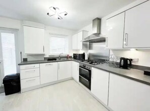 House, 3 Bedrooms, Smoking, Patio | Interior - Charming 3 Bed Home in Stepps, Glasgow - Garden & Patio (Glasgow)