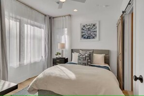 4 bedrooms, desk, free WiFi, bed sheets - Nashville Luxury Penthouse (Nashville)