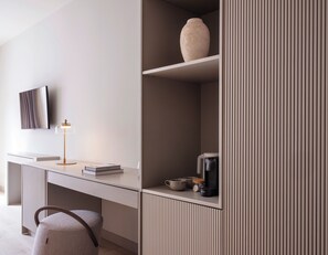 Habitación Confort | Ropa de cama de alta calidad y caja de seguridad en la habitación