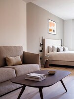 Large Room with Living Area | Premium bedding, in-room safe, desk, laptop workspace