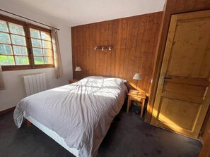 2 Schlafzimmer, BĂŒgeleisen/BĂŒgelbrett, kostenloses WLAN, BettwĂ€sche