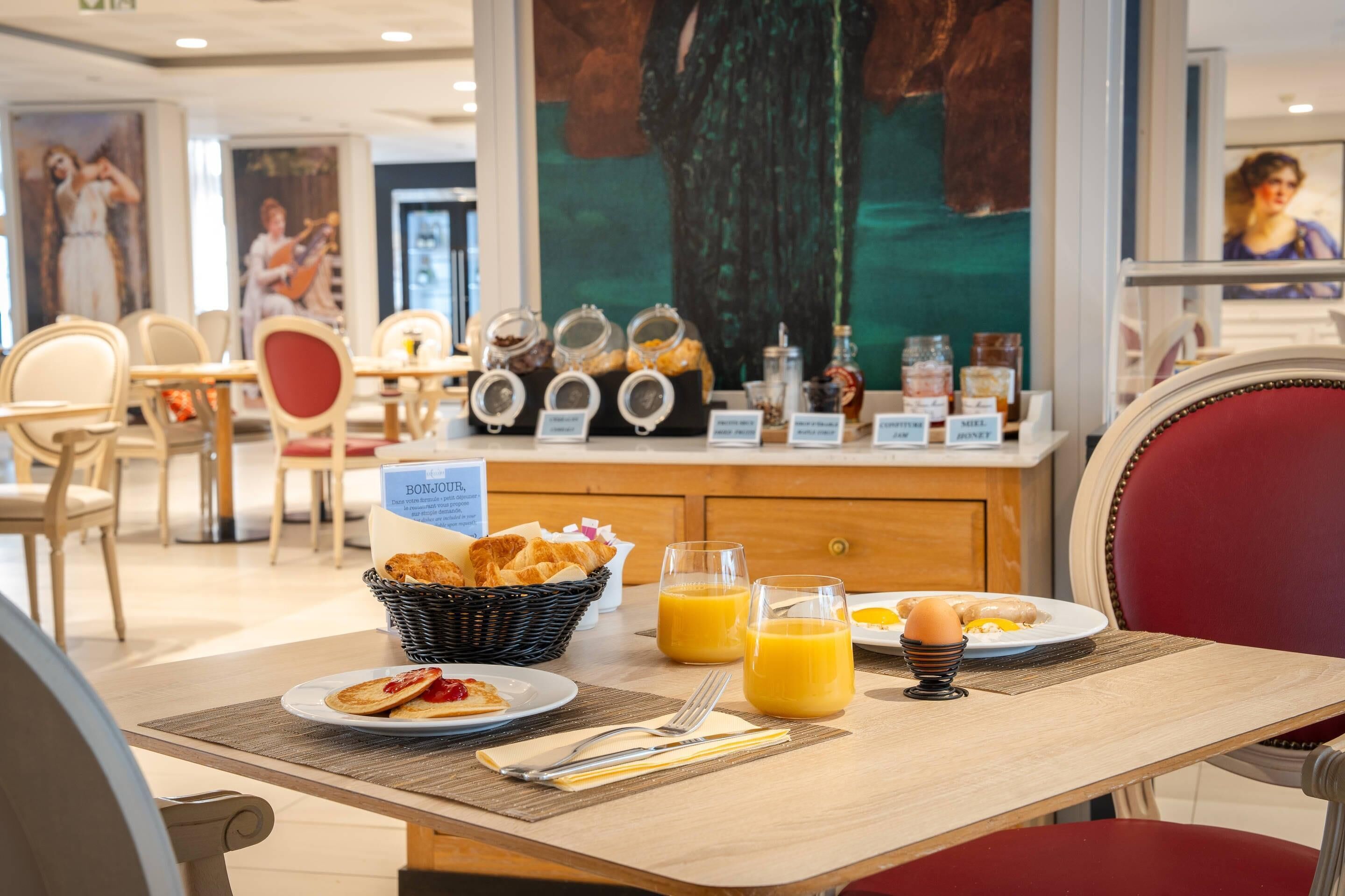 Daily continental breakfast (EUR 16.90 per person)