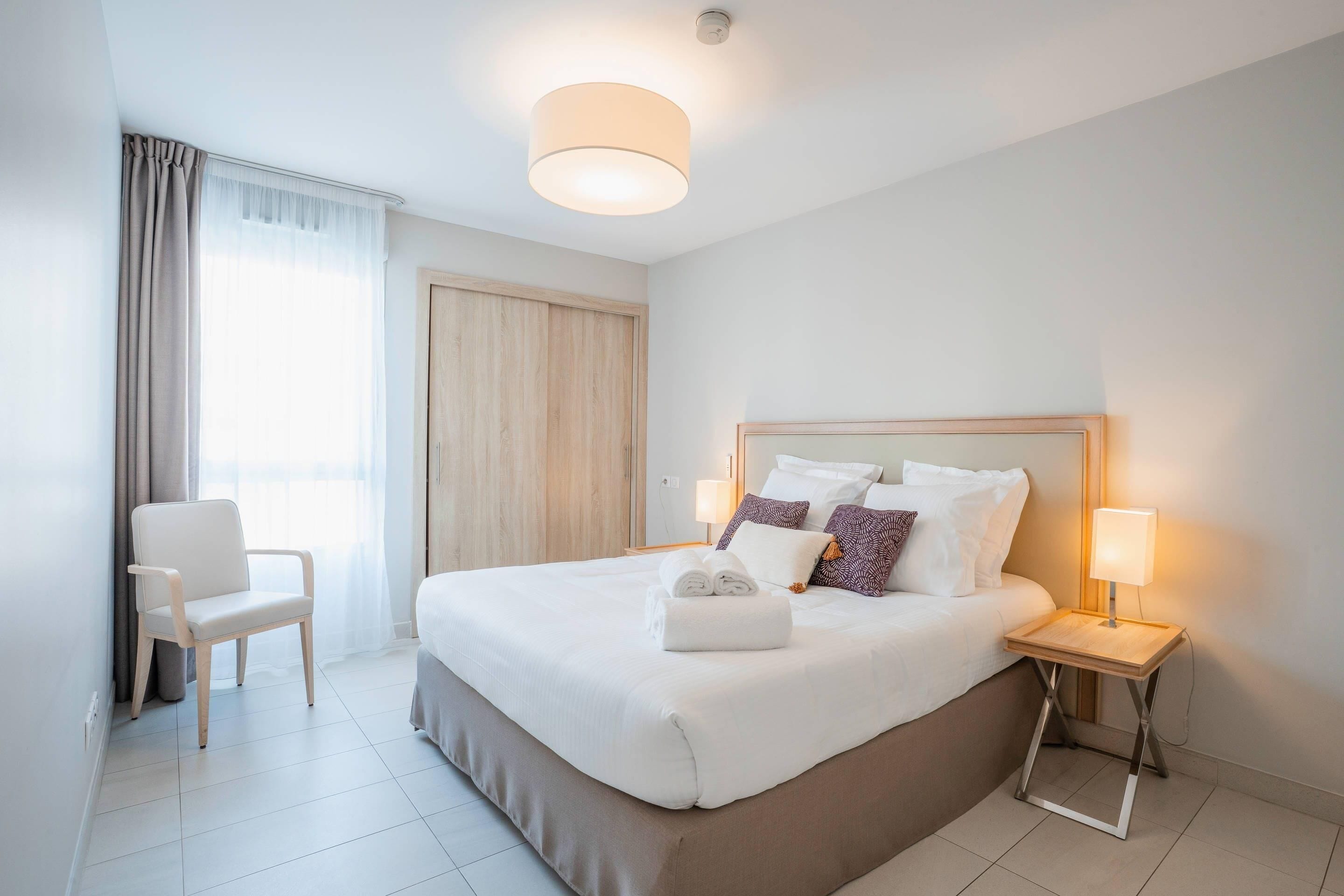 Suite, 2 camas Queen size, para no fumadores | Escritorio, wifi gratis y ropa de cama 