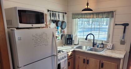 The Higgins Lake Hideaway - Super Cute and Great Location Only 3 Blocks from Higgins Lake!