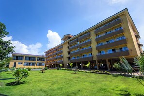 Exterior detail - Alaya Stays Veera Marina 1BHK with Pool (Candolim)