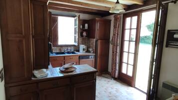 Køleskab, mikrobølgeovn, ovn, kogeplade