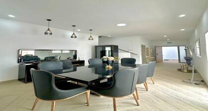 Spacious 4-bedroom villa with WiFi, AC in welcoming Nouakchott