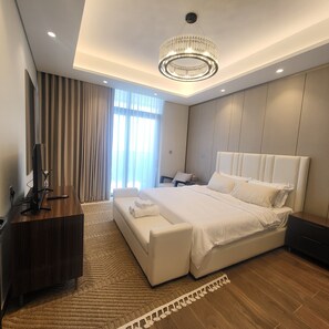 2 bedrooms, iron/ironing board, WiFi, bed sheets - Cozy 2-bedroom Apartment in Business Bay with Balcony and City View (Dubai)