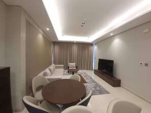 Interior - Cozy 2-bedroom Apartment in Business Bay with Balcony and City View (Dubai)