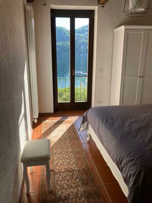 2 slaapkamers, een bureau, reisbedje, gratis wifi