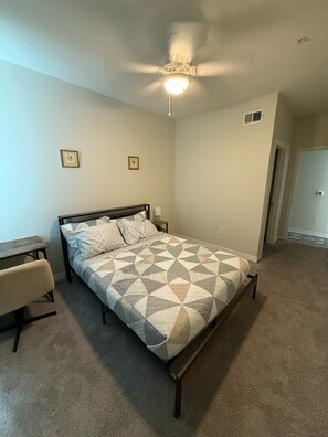1 habitación, tabla de planchar con plancha, wifi y ropa de cama 