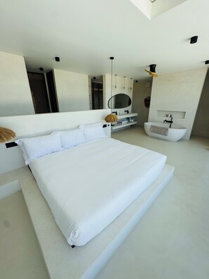 5 bedrooms, in-room safe, desk, iron/ironing board