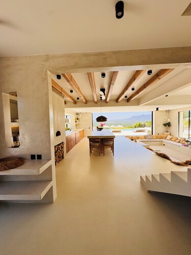  5* Luxury Villa, with infinity pool and tennis court, short walk to the beach.