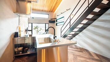 Hus, 2 dobbeltsenger | Eget kjøkken | Minikjøleskap, mikrobølgeovn, kokeplater og vannkoker