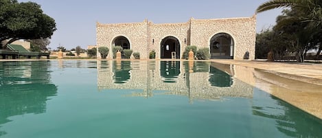 Piscine extérieure, piscine chauffée