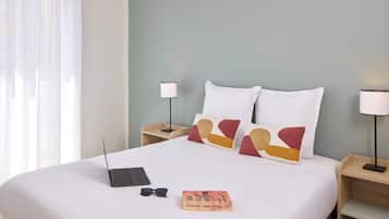 4 adults - 1 double bed and 1 sofa bed