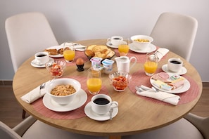 Daily continental breakfast for a fee - Quality Aparthotel Reims - Saint-Thomas (Reims)