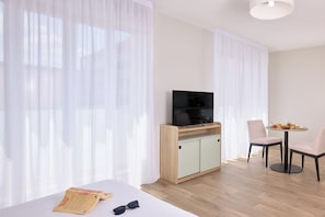 Basic Studio | Living area