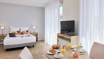 Basic-Studio | 1 Schlafzimmer, kostenloses WLAN, Bettwäsche