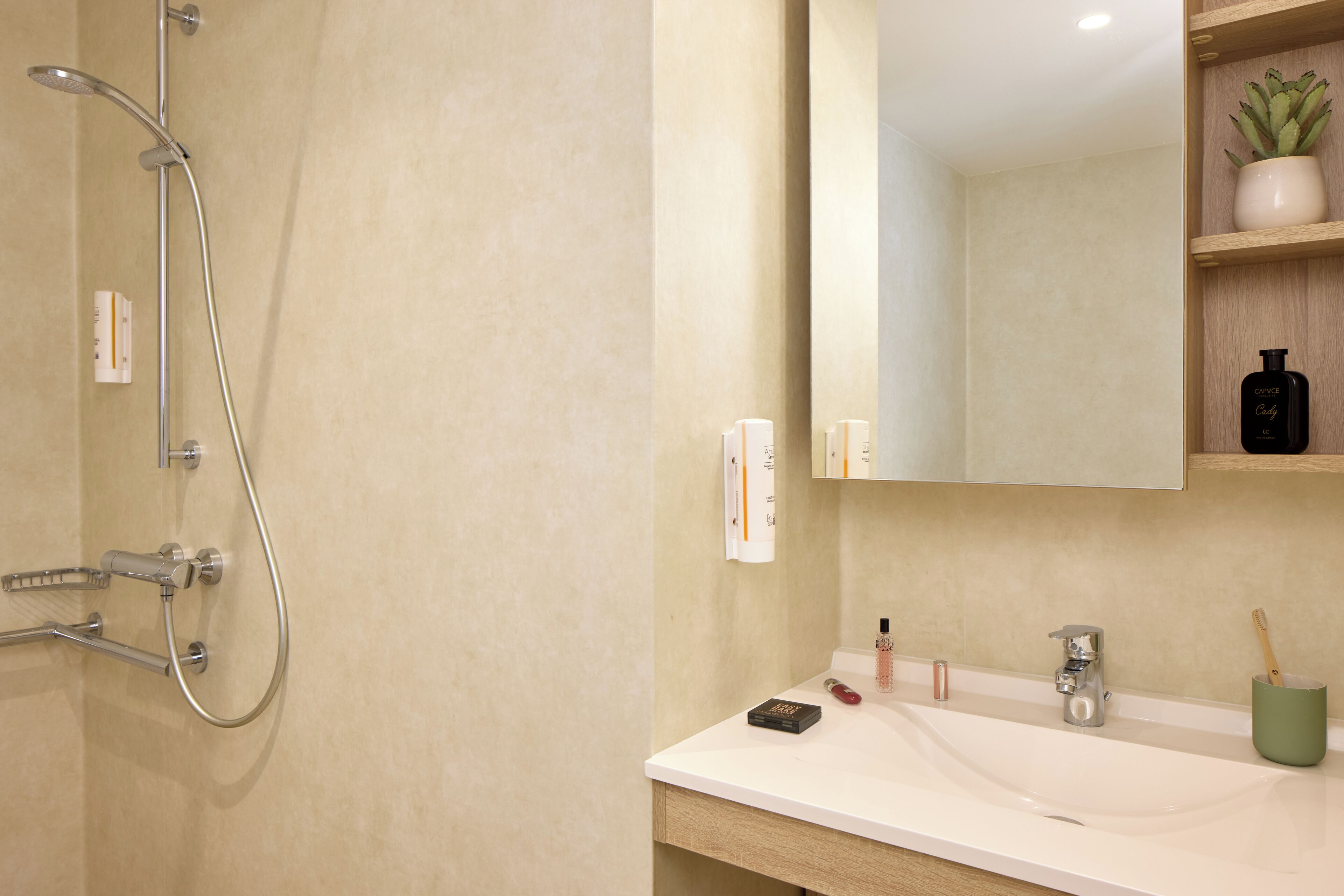 Shower, towels