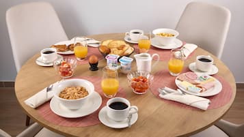 Tägliches kontinentales Frühstück gegen Gebühr