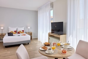 Studio | Free cribs/infant beds, free WiFi, bed sheets - Quality Aparthotel Reims - Saint-Thomas (Reims)